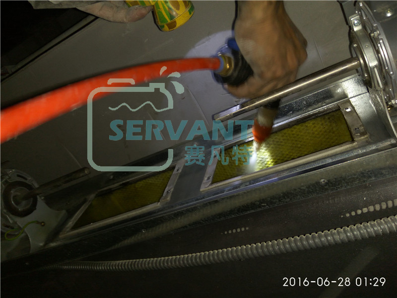 風(fēng)機(jī)盤管清洗中